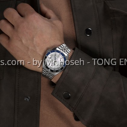 Seiko 5 Sports SKX GMT Sky Blue Silver Cloud Automatic SSK033K1