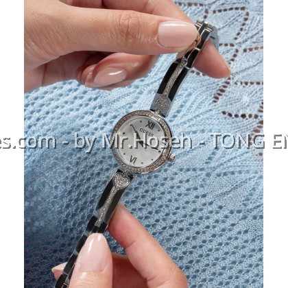 GUESS Ladies Silver Tone Analog Watch 27mm GW0655L1 GUESS Ladies Silver Tone Analog Watch 27mm GW0655L1