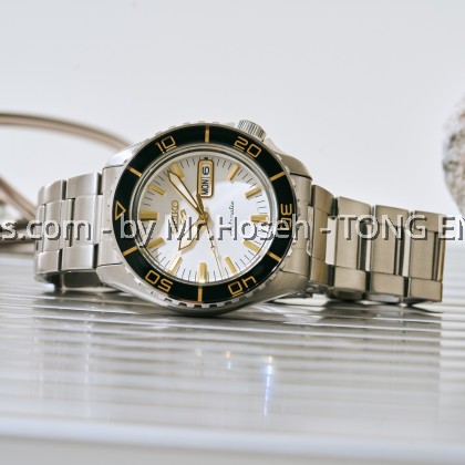 Seiko 5 Sports SKX in 'Formal White' HDB004K1